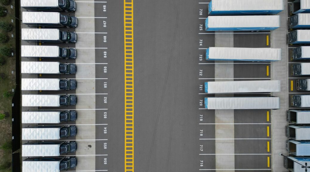 Zdjęcie do artykułu: Trendy w robotyzacji magazynów – AGV, AMR i automatyczne sortownie