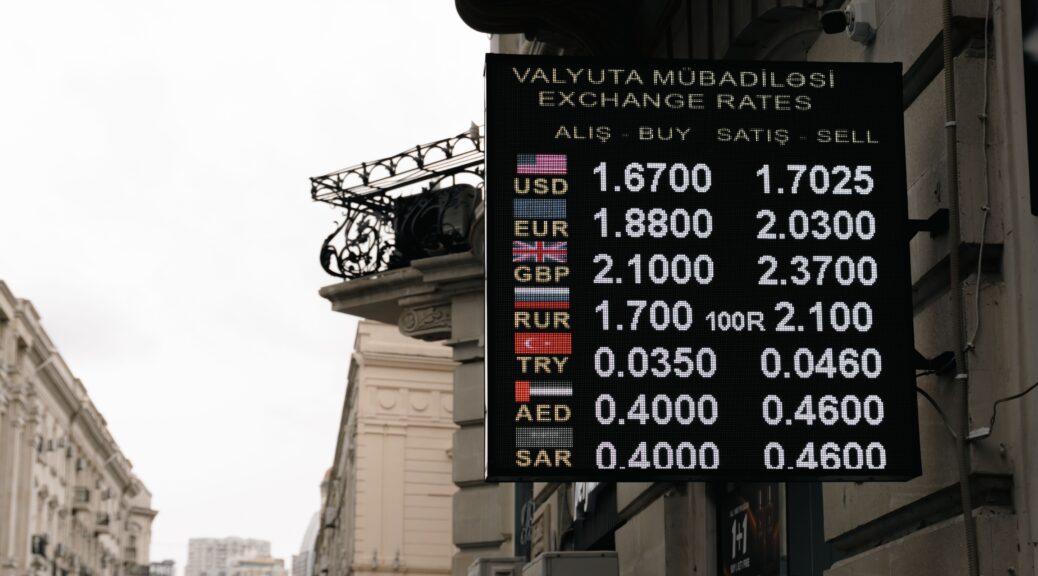 Zdjęcie do artykułu: Jak kursy walut wpływają na handel międzynarodowy?